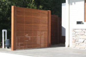 Pool filter screened together with intrusive pipework. Merbau Slatted Screnns.